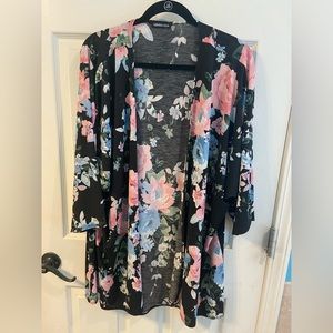 Floral Kimono. 3/4 length sleeves.